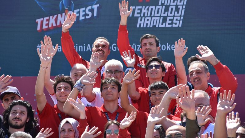 Bakan Kacır: Gökyüzüne Türk’ün imzasını atmaya devam edeceğiz