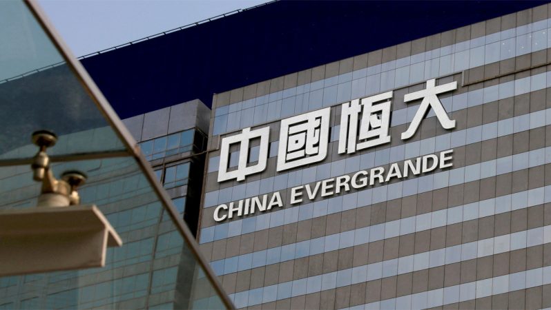 Çinli dev şirket Evergrande’nin piyasa pahası eridi