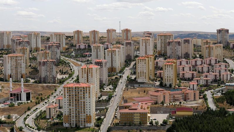 Gayrimenkulcüler uygun faizli kredi için bankalarla masada