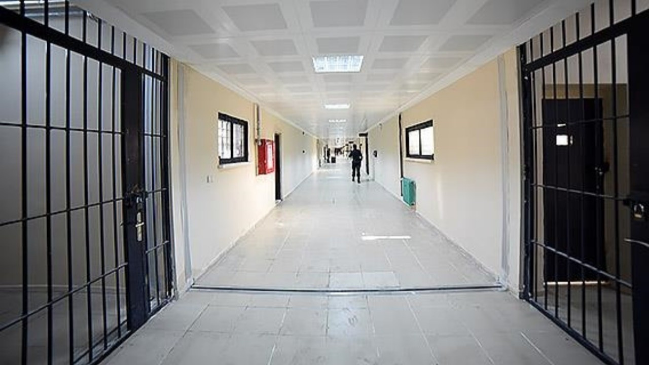 İsrail hapishanesinde açlık grevindeki “idari tutuklu” sayısı 13’e yükseldi