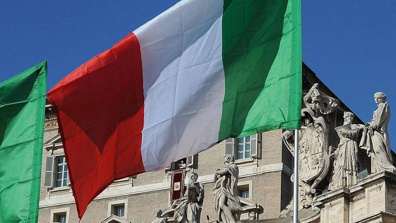 İtalya’da bankalar ‘aşırı faiz kârı’ için vergi ödeyecek