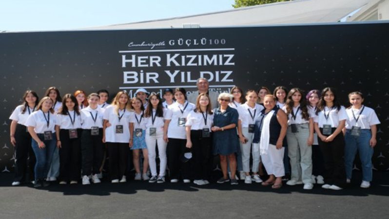 Mercedes-Benz Türk’ten kız öğrencilere destek