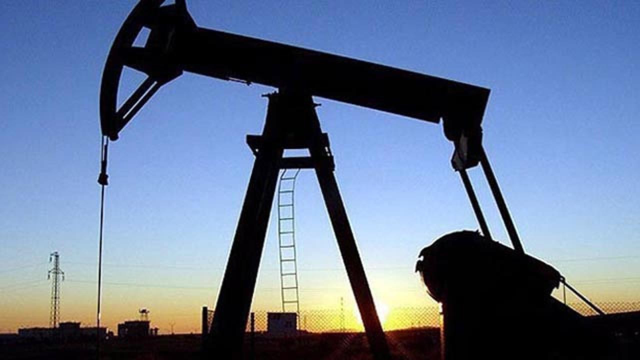 Suudi Arabistan petrol üretimi kesintisini uzattı