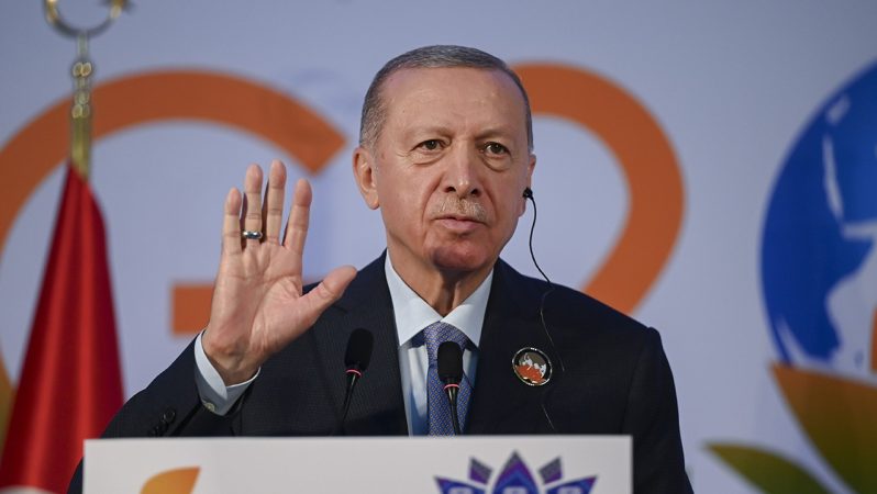 Cumhurbaşkanı Erdoğan, G20 önderlerine kitabını takdim etti