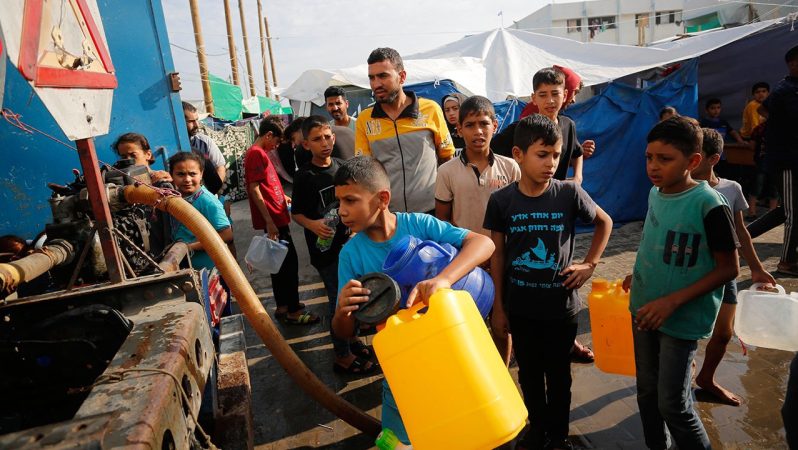 Gazze’de yaşanan su derdi uzun kuyruklara neden oldu