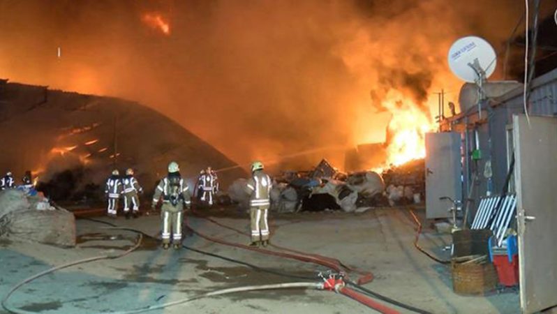 Geri dönüşüm tesisindeki yangın 30 işletmeye zarar verdi