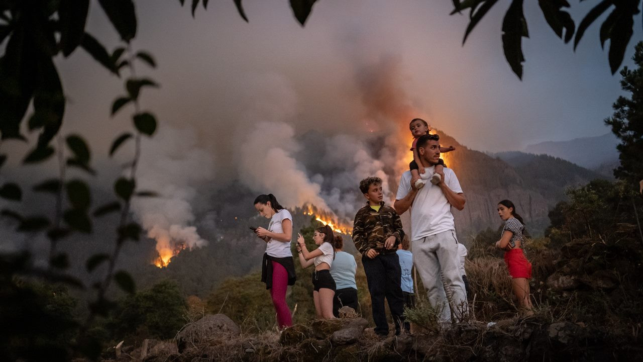Yunanistan’ın Dedeağaç vilayetindeki yangın nedeniyle bölgede acil durum ilan edildi