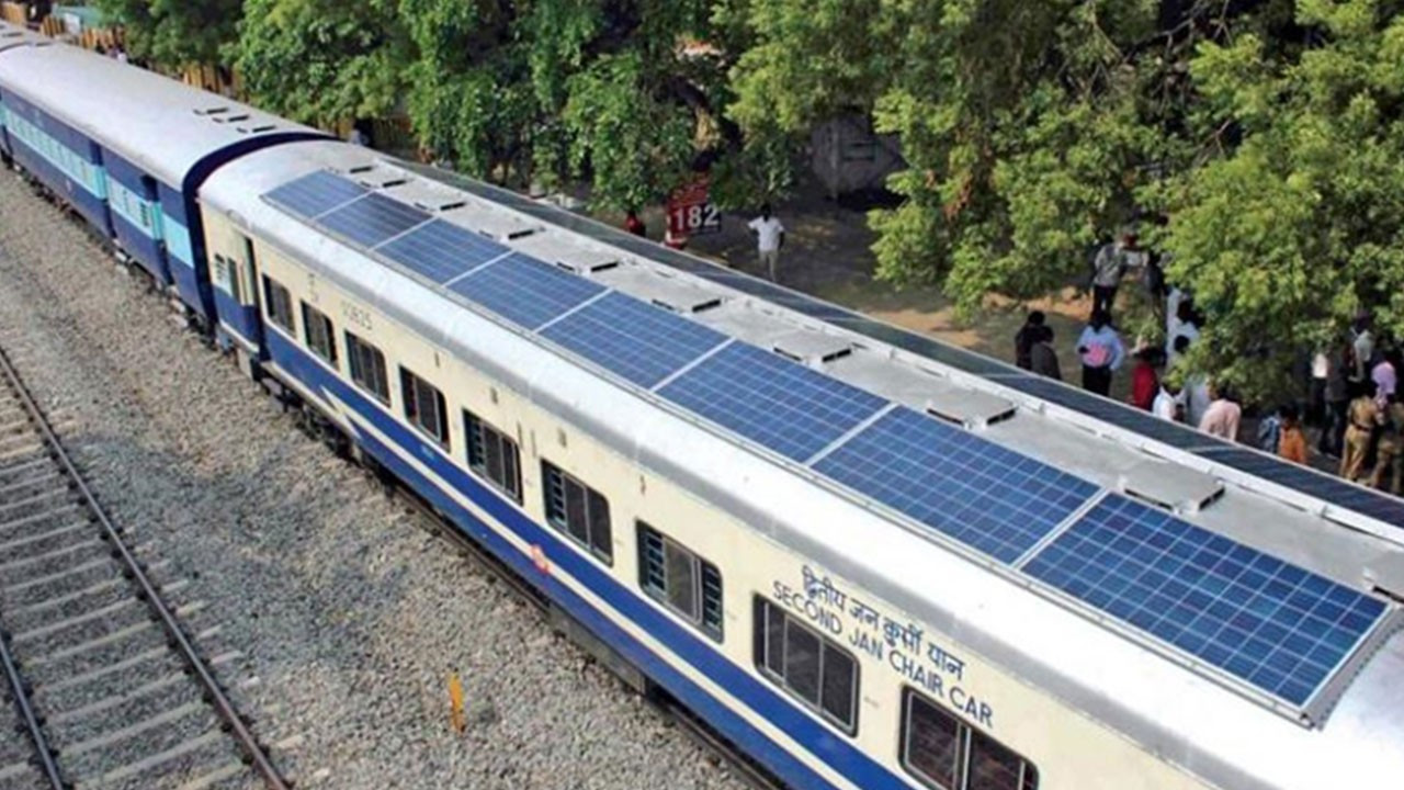 Hindistan güneş güçlü tren ağını genişletiyor