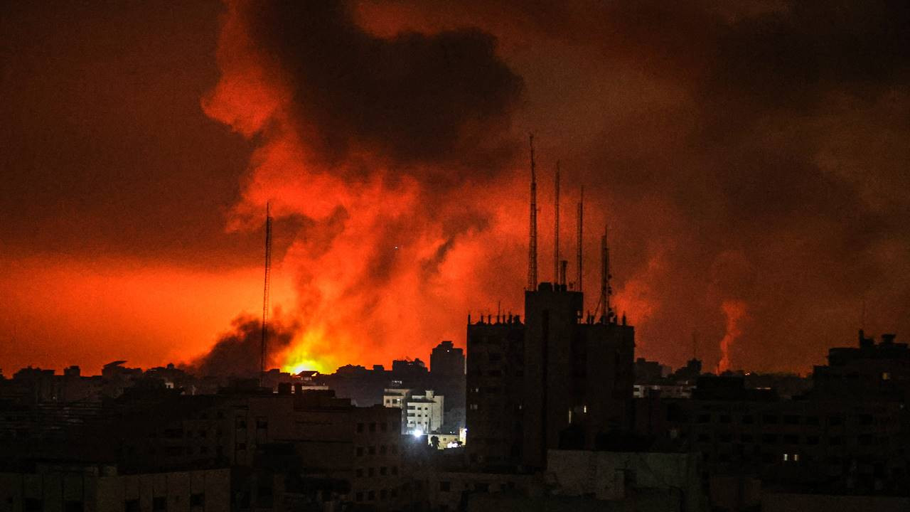 Gazze’de Filistin Kızılayına ilişkin insani yardım deposu bombalandı