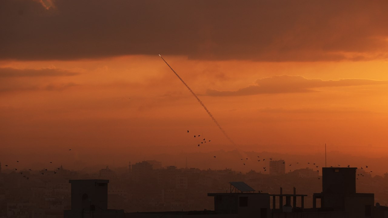 Hamas militanları İsrail’e sızdı; binlerce roket ateşlendi: Savaş durumuna geçildi