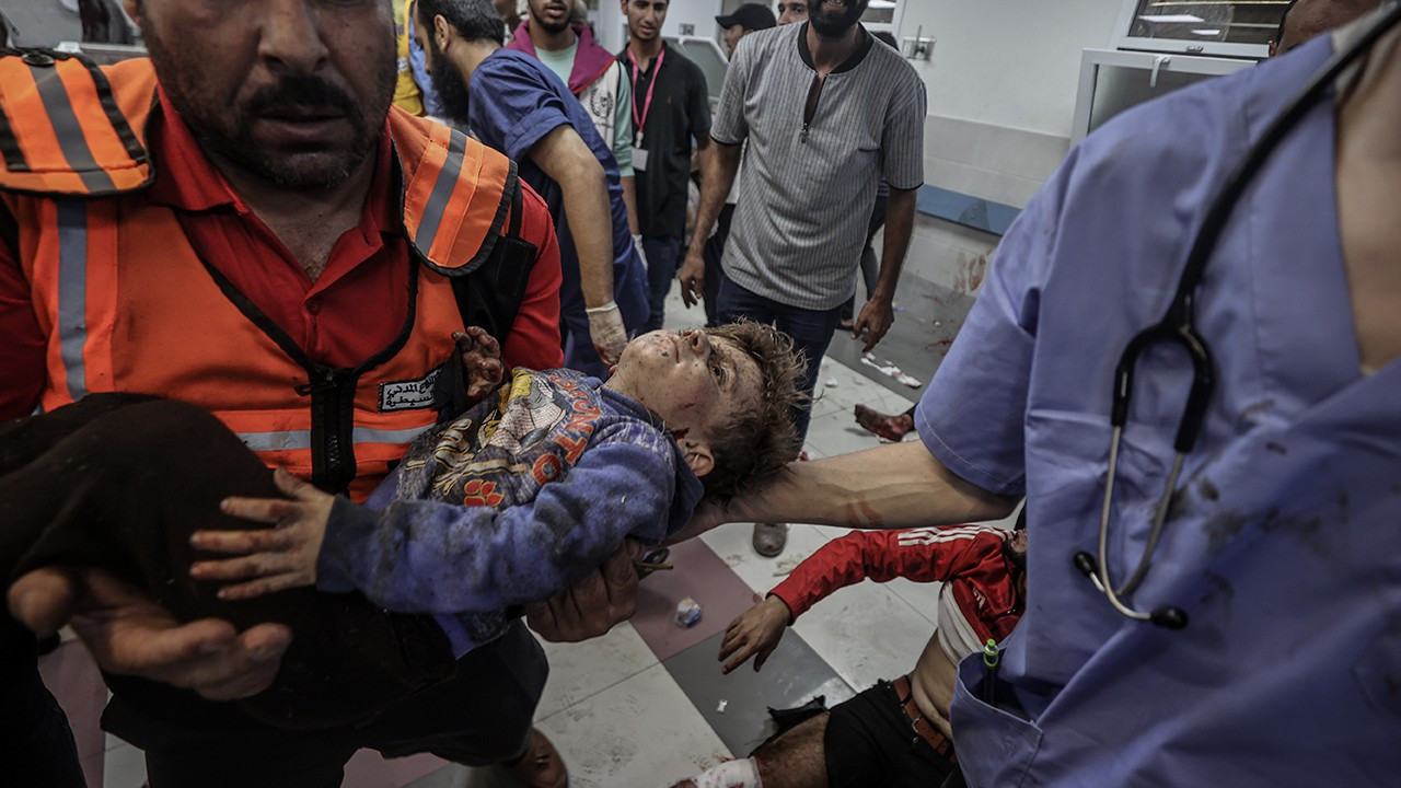İsrail Gazze’de hastane vurdu: 500 meyyit