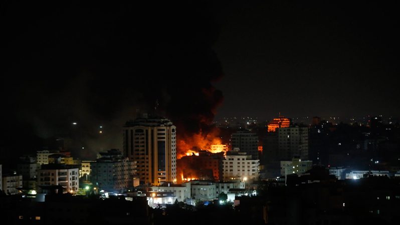İsrail Gazze’de sivillerin sığındığı tarihi kiliseyi bombaladı