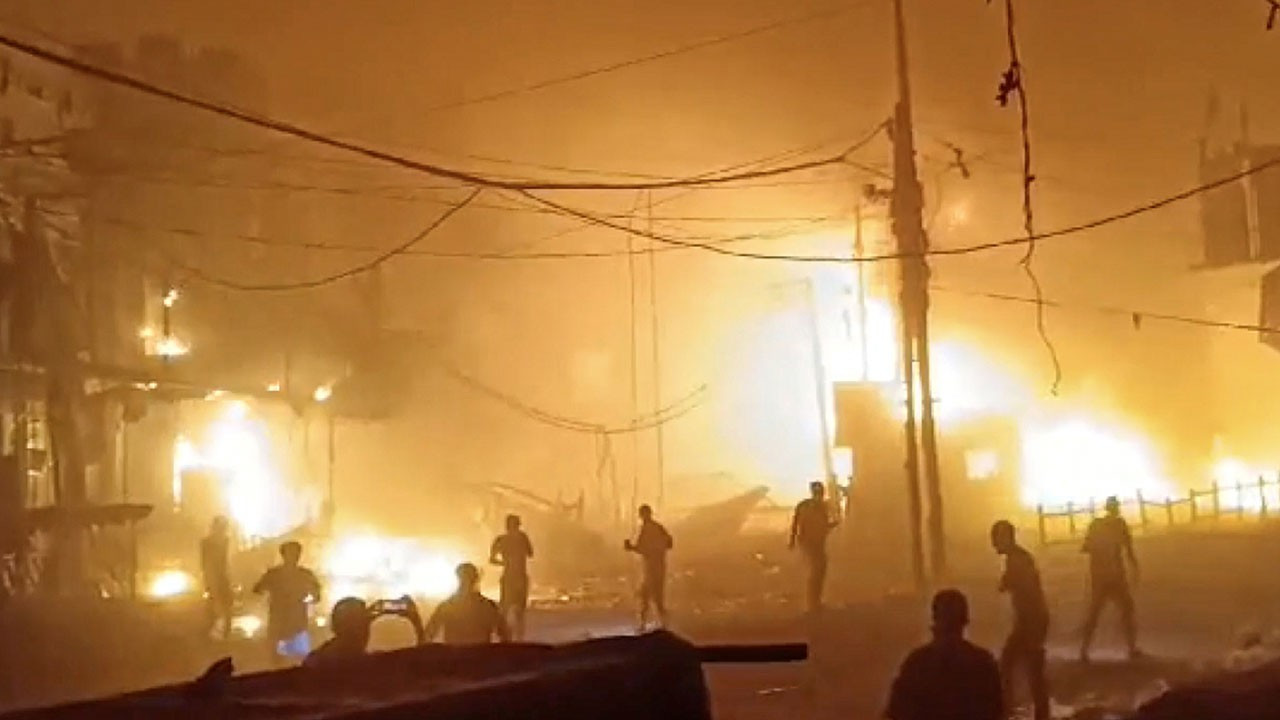 İsrail savaş uçakları, Gazze’de bir camiyi daha vurdu