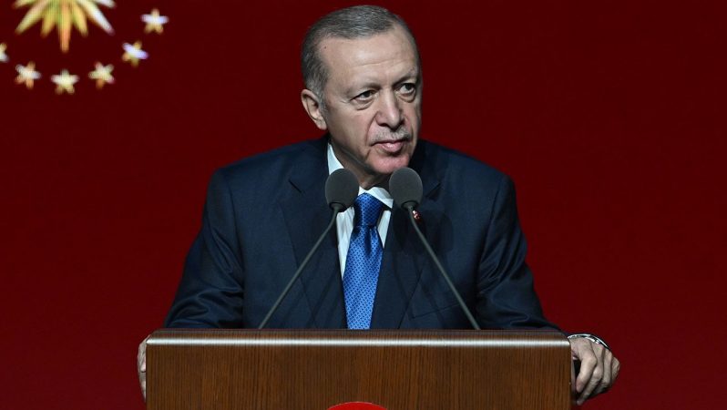 Cumhurbaşkanı Erdoğan: “Çalışan emekliler de 5 bin TL ikramiyeyi alacak”