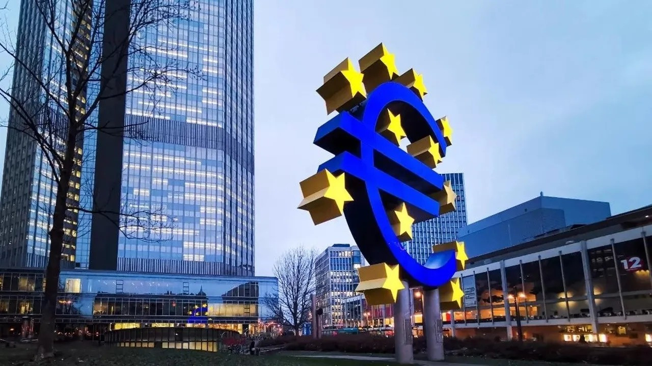 Avro Bölgesi’nde enflasyon ECB’nin gayesine yaklaşıyor