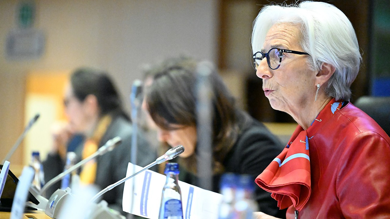 ECB Lideri Lagarde: Faiz indirimleri için vakte değil datalara bağlıyız
