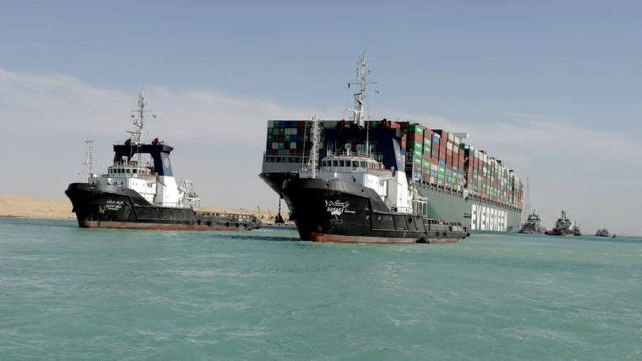 Süveyş Kanalı’ndan geçişler son iki ayda yüzde 42 azaldı